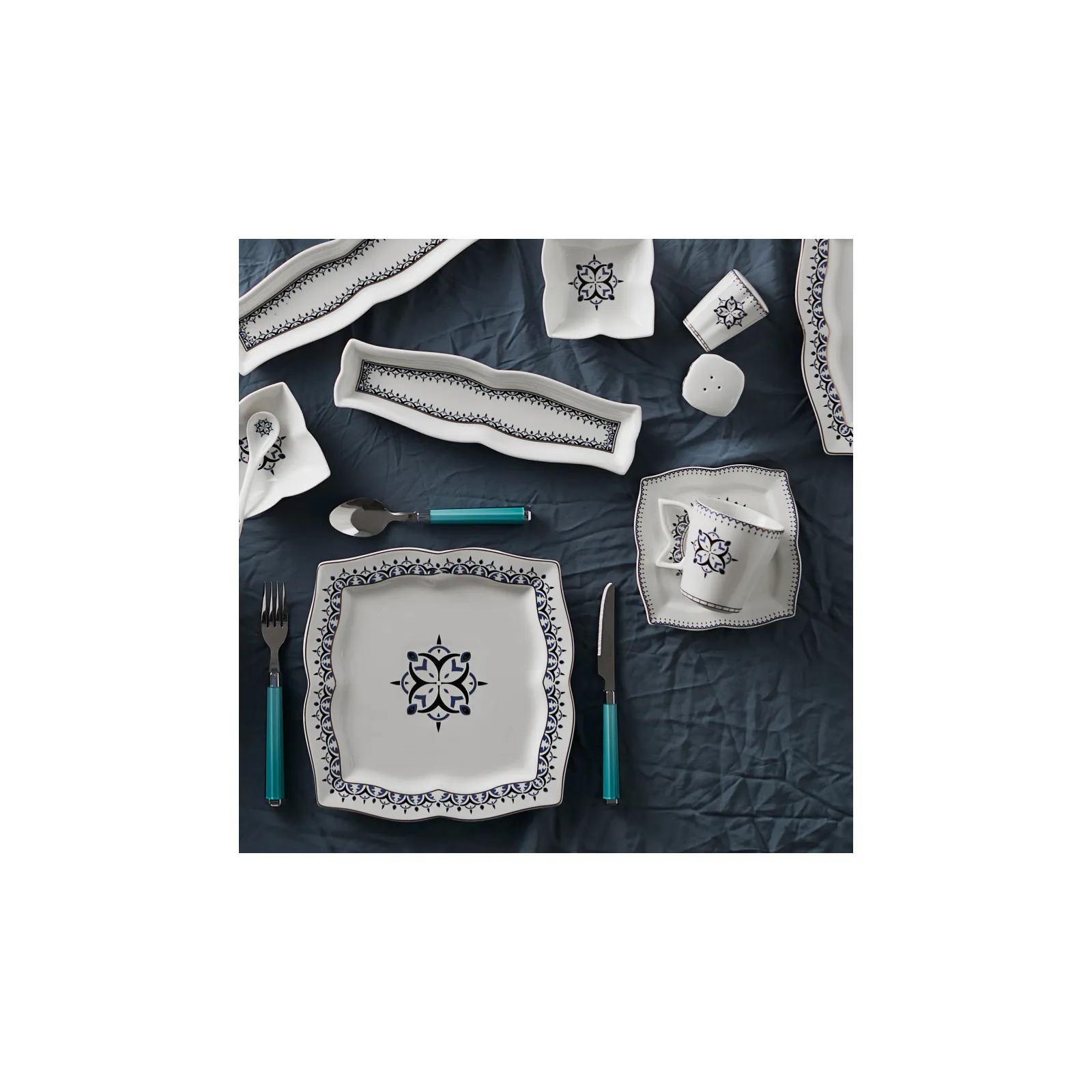 Karaca Blau 32-teiliges Frühstücksset und Servierschalen Eckig - Image 6