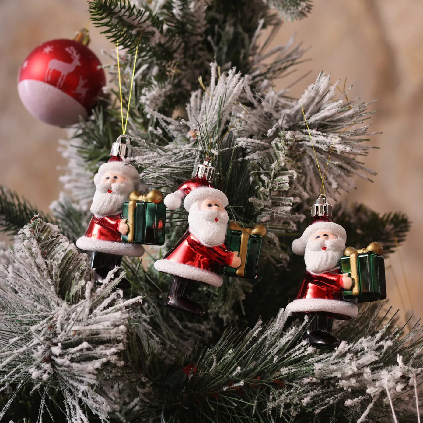 Karaca Home Weihnachtsmann mit Geschenk Christbaumschmuckbaum, 3er Set - Image 3