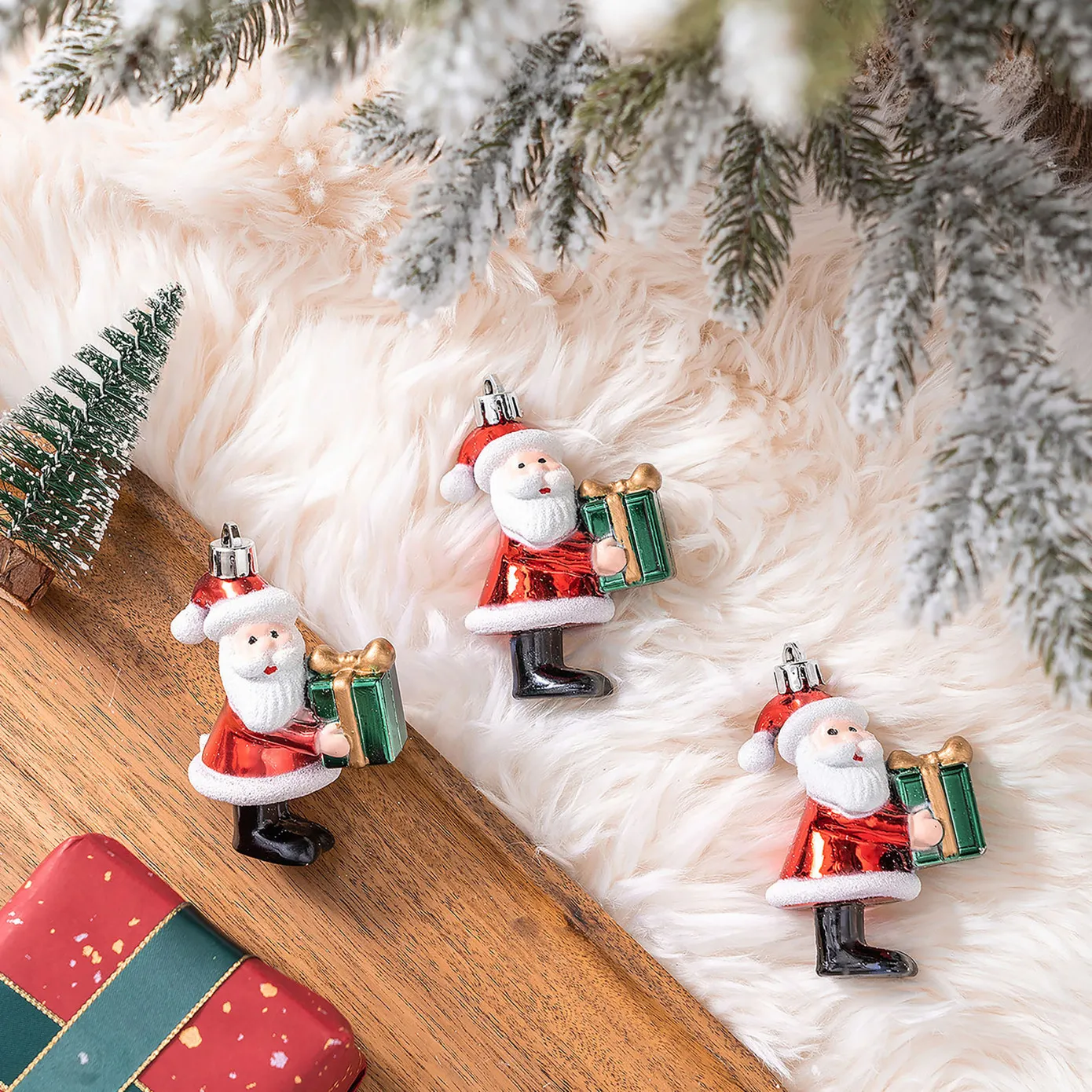 Karaca Home Weihnachtsmann mit Geschenk Christbaumschmuckbaum, 3er Set - Image 4