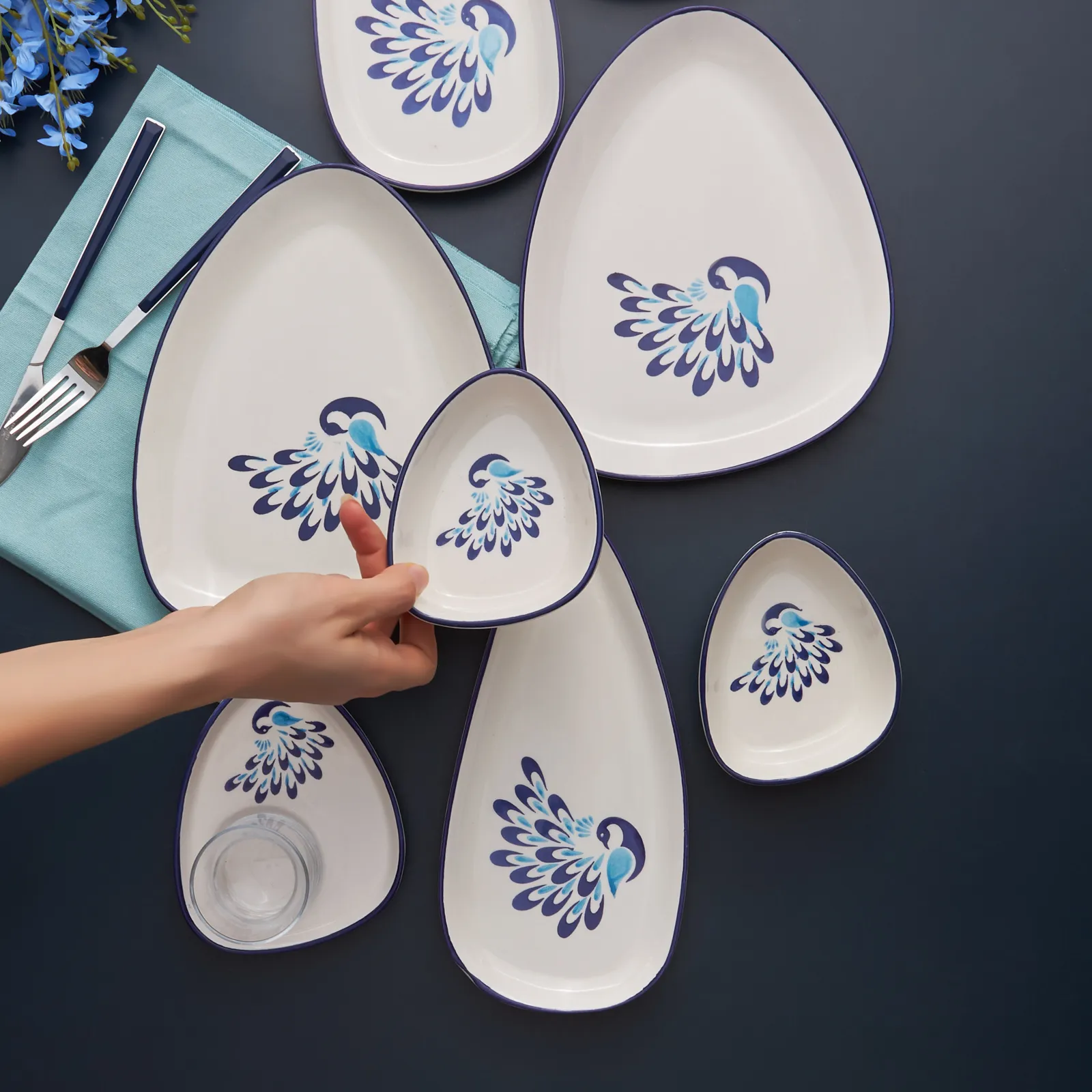 Karaca Peacock 24-teiliges Frühstücksset und Servierschalen für 6 Personen - Image 3