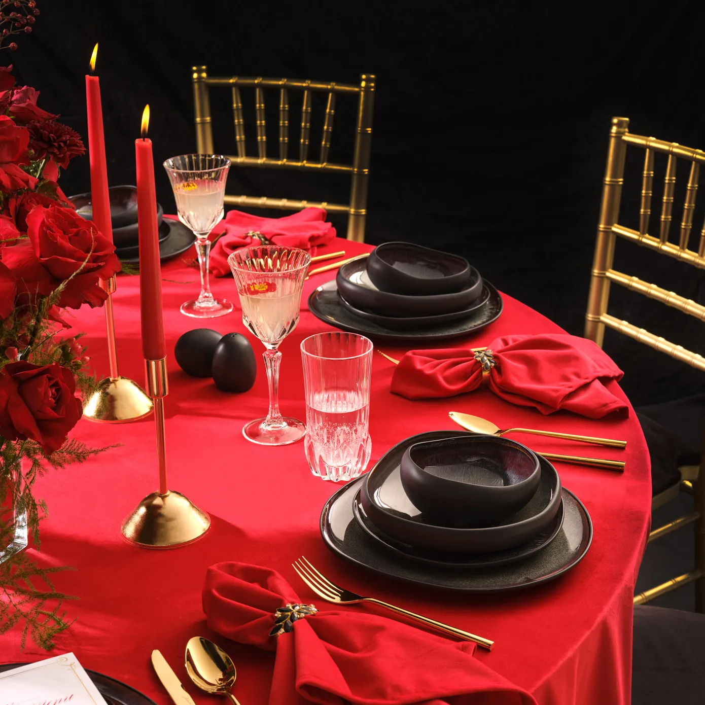 Karaca Red Carpet Collection Streamline Galactic Stoneware Geschirrset 12 Personen Schwarz, 59 Teilig - Image 2
