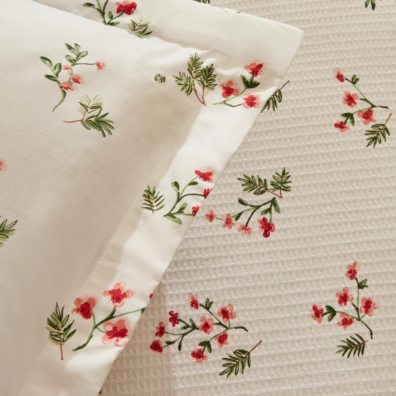 Karaca Silvie 100% Baumwolle Tagesdecke Set, Rot - Image 4