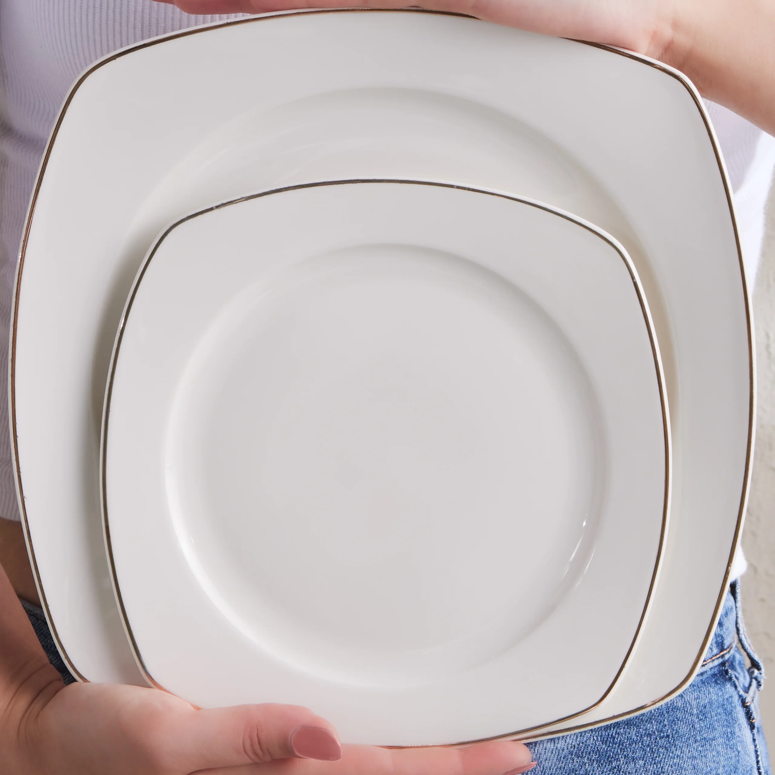 Karaca Timeless 59-teiliges Porzellan Halb-Quadratisches Dinner-Set für 12 Personen, Gold - Image 18